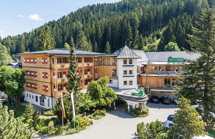 Der Trattlerhof zeigt, wie ein Traditionsbetrieb durch gezielte Re-Investitionen und moderne Vermarktungsstrategien im internationalen Wettbewerb besteht. © Gert Perauer, Trattlerhof
