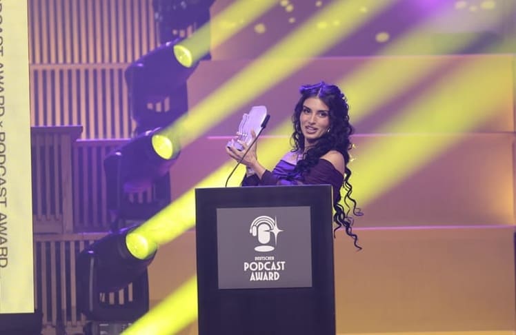 "Take Me Späti" und Sara Arslan wurden beim ersten Deutschen Podcast Award am Mittwoch, 13. Mai 2026 in den Kategorien Newcomer und Viral Moment ausgezeichnet