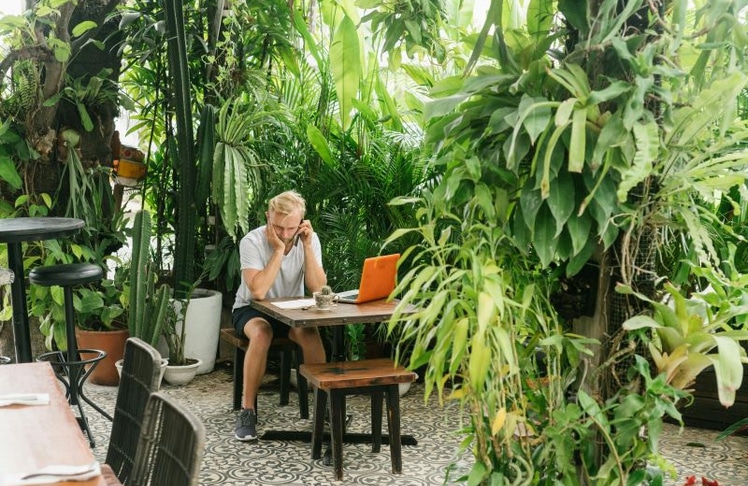 Thailand verschärft die Visa-Regeln für Langzeitaufenthalte und reduziert den visafreien Aufenthalt für Reisende aus mehr als 90 Ländern auf künftig 30 Tage. Betroffen sein könnten vor allem digitale Nomaden, Remote-Worker und Langzeiturlauber.