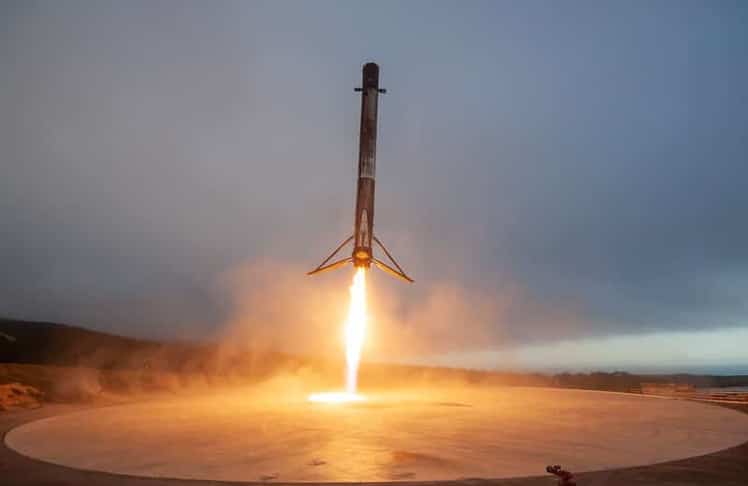 SpaceX auf dem Weg an die Börse: Die Falcon 9 als Symbol für die technologische Innovationskraft, mit der das Unternehmen den größten Börsengang der Geschichte vorbereitet.