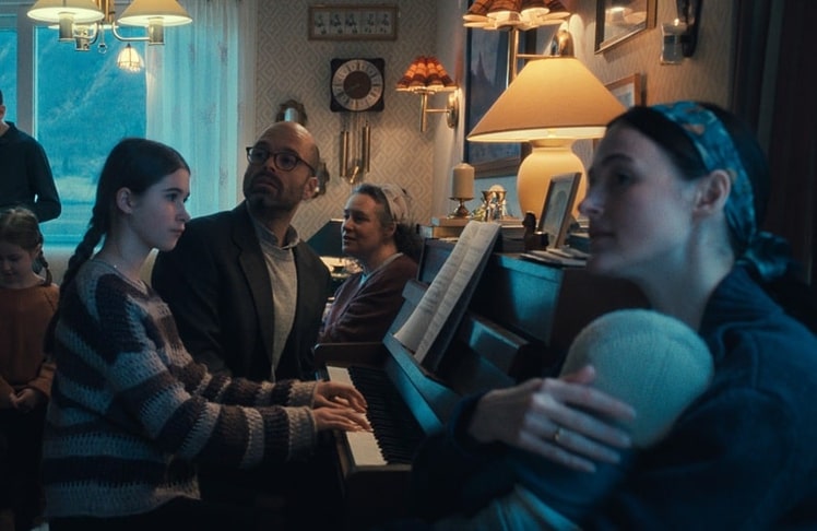 Sebastian Stan und Renate Reinsve sind Hauptdarsteller in "Fjord", dem mit der Goldenen Palme ausgezeichneten Streifen der 79. Internationalen Filmfestspiele von Cannes
