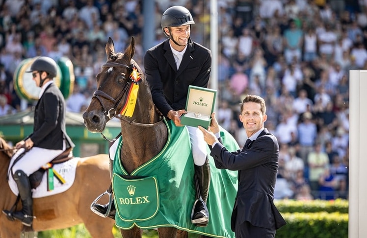 Richard Vogel und United Touch S sicherten sich beim Rolex Grand Prix des TSCHIO Aachen 2026 den Sieg. Mit im Bild Rémi Corpataux, Geschäftsführer der Rolex Deutschland GmbH.
