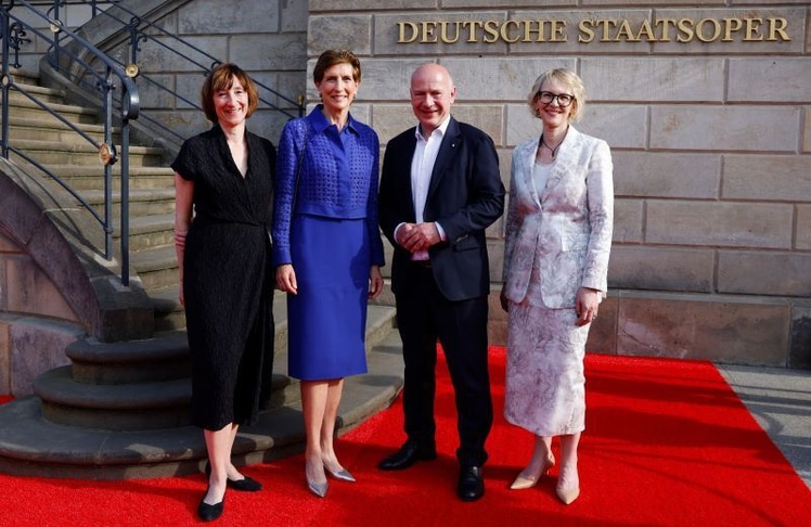 Staatsopern-Intendantin Elisabeth Sobotka, BMW-Vorständin Ilka Horstmeier, Berlins Regierender Bürgermeister Kai Wegner und Nina Englert, Leiterin der BMW Group Niederlassung Berlin, beim Auftakt von "Staatsoper für alle“. © BMW Group