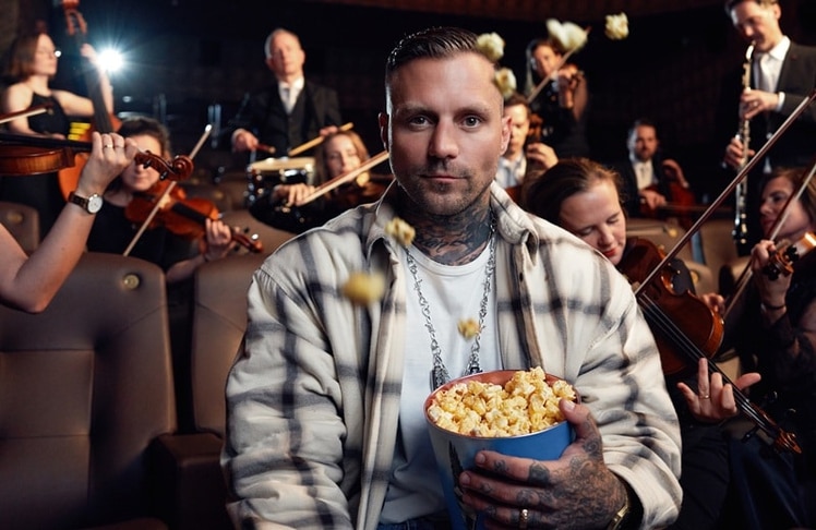 "Dass wir diesen Moment live in die Kinos bringen, macht es besonders", sagt Maximilian Diehn, der seinen Fans vor allem als Kontra K bekannt ist