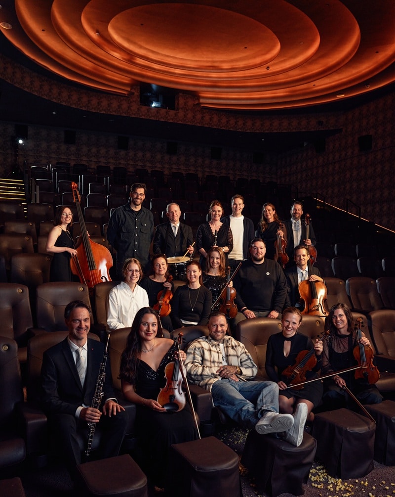 Kontra K und das Lufthansa Orchester stimmen sich bereits aufeinander ein (Bild: Niculai Constantinescu)