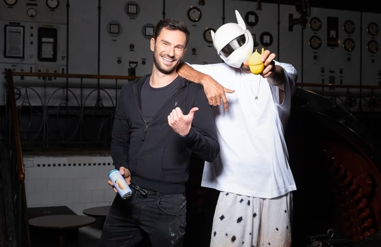 Walter Scherb, CEO und Gründer von Infinity Water, gemeinsam mit Cro