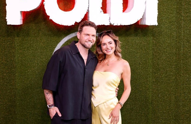 Konstantin und Jessica Streifling auf dem Grünen Teppich der Netflix-Dokumentation "POLDI".
