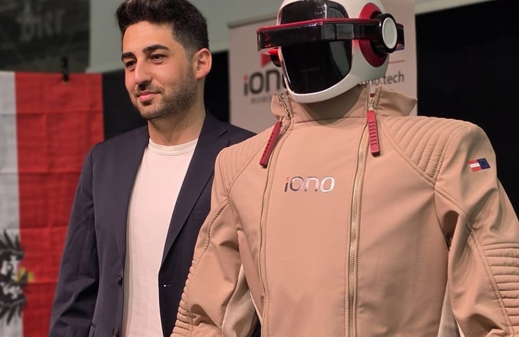 Ümit Bas präsentierte den humanoiden Arbeitsroboter "WORKMATE" in der Tabakfabrik Linz.