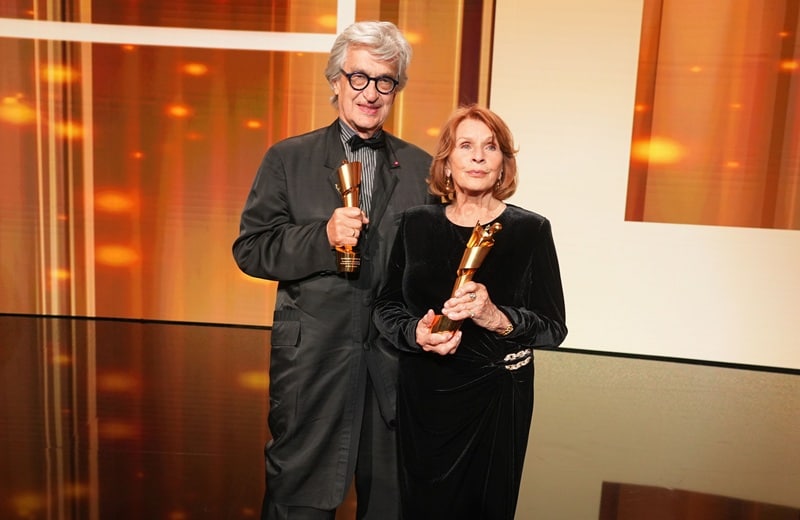Ehrenpreisträger Wim Wenders mit Senta Berger, Beste Hauptdarstellerin des Jahres (Bild: Brauer Photos / J. Harrell)
