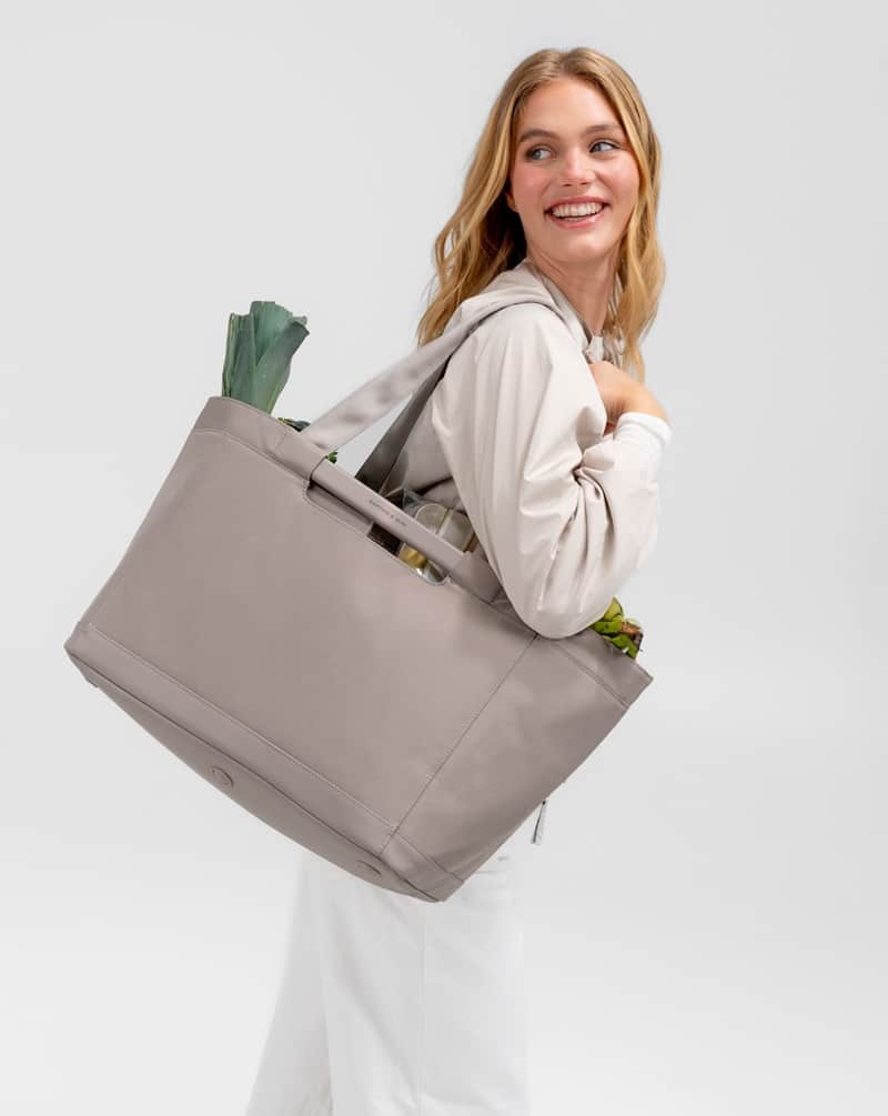 Der Vaasa Shopping Basket im etwas klassischeren Kontext präsentiert (Bild: Kaptn & Son)