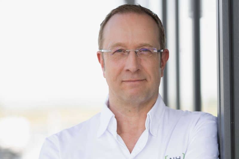 Sternekoch Nils Henkel betreibt das Restaurant "Bootshaus“ in Bingen, das im Rahmen der Reise besucht wird. © Wonge Bergmann