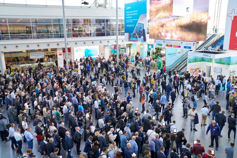 Tausende internationale Besucher:innen treffen sich auf der IFAT Munich 2026 in München, der weltweit größten Messe für Umwelttechnologien, Kreislaufwirtschaft und Wasserwirtschaft. © Messe München GmbH