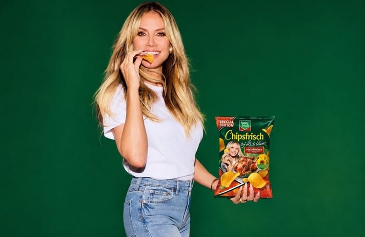 funny-frisch Chipsfrisch Brathähnchen-Style by Heidi Klum warten diesen Sommer zu einer UVP von 1,99 Euro im Händlerregal