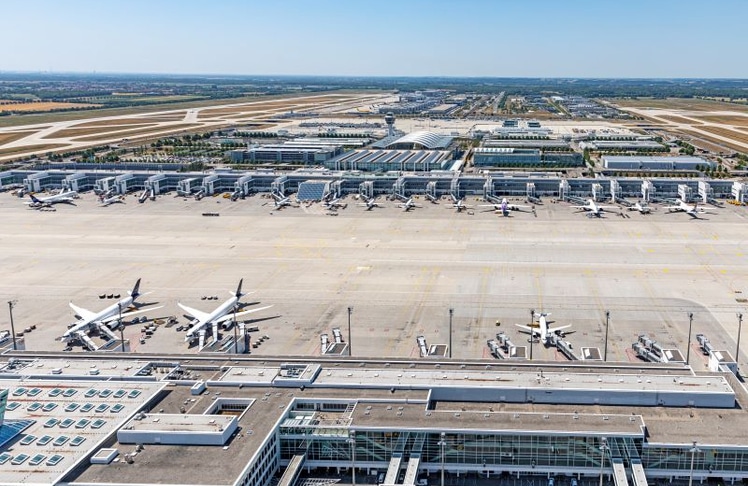 Der Flughafen München zählt zu den wichtigsten Luftverkehrsdrehkreuzen Europas. Mit einer neuen Luftfahrtstrategie will die Bundesregierung die Wettbewerbsfähigkeit des Standorts Deutschland stärken.