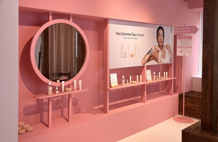 Der erste deutsche Pop-up-Store von Beauty of Joseon im Douglas Pop-up Café in Düsseldorf verbindet koreanische Hautpflege mit interaktiven Markenerlebnissen.
