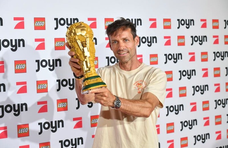 Der ehemalige Skisprung-Star Sven Hannawald besuchte die LEGO Arena Show und verfolgte den Start in den Fußball-WM-Sommer 2026.