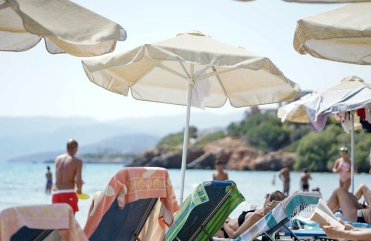 Urlaubsziele rund um das Mittelmeer bleiben auch 2026 gefragt. Besonders Pauschalreisen nach Spanien, Griechenland und in die Türkei verzeichnen eine steigende Nachfrage.