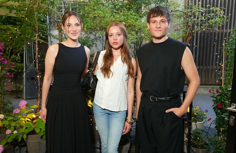 Ina Hout, Lea Zoe Voss und Moritz Bäckerling (Bild: Brauer Photos / J. Harrell)