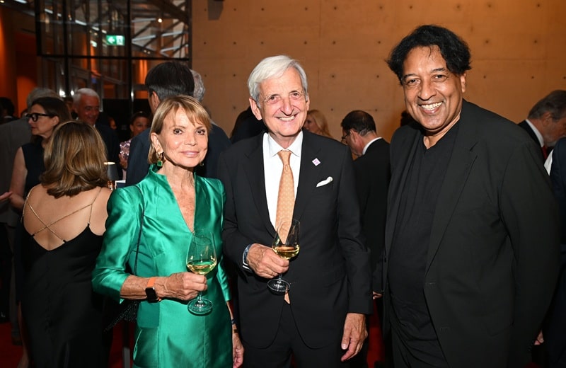 Uschi Glas mit Ehemann Dieter Hermann und Cherno Jobatey (Bild: Brauer Photos / O. Walterscheid)