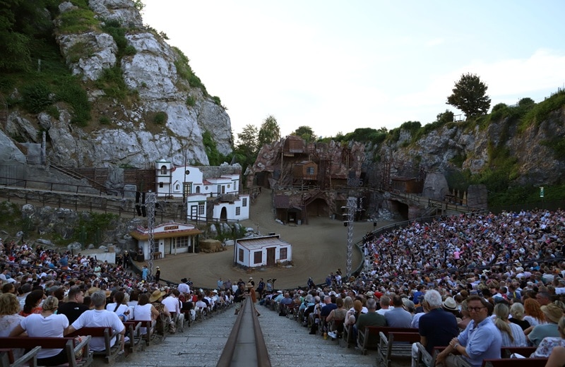 Premiereneindruck aus dem Freilichttheater (Bild: Brauer Photos / H. Ross)