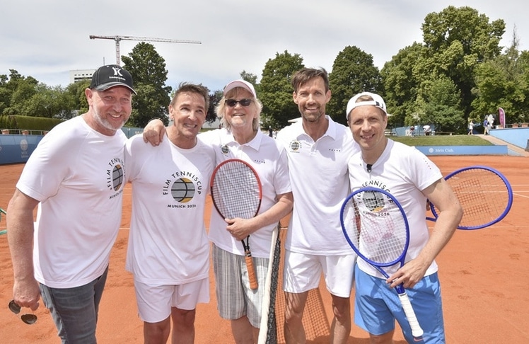 Christian Vosseler (Kinderlachen e.V.), Mark Keller, Martin Krug, Sven Hannawald und Oliver Pocher am Samstag, 06. Juni 2026 beim Film Tenniscup Munich 2026