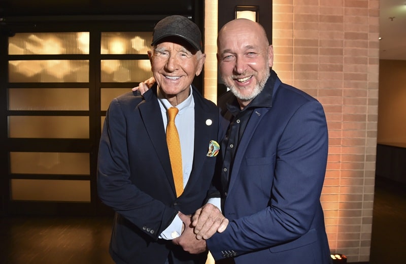 Frédéric Prinz von Anhalt, hier mit Christian Vosseler von Kinderlachen e.V., gesellte sich am Abend hinzu (Bild: Brauer Photos / G. Nitschke)