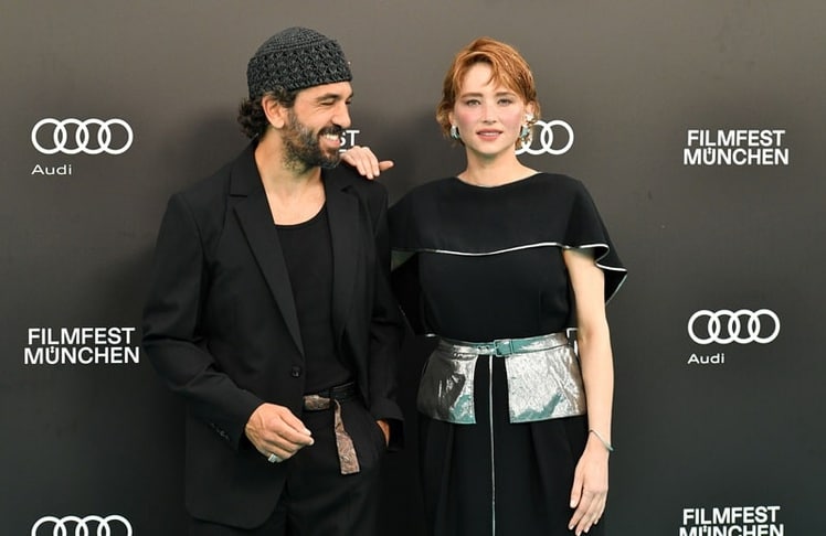 Elyas M'Barek und Haley Bennett