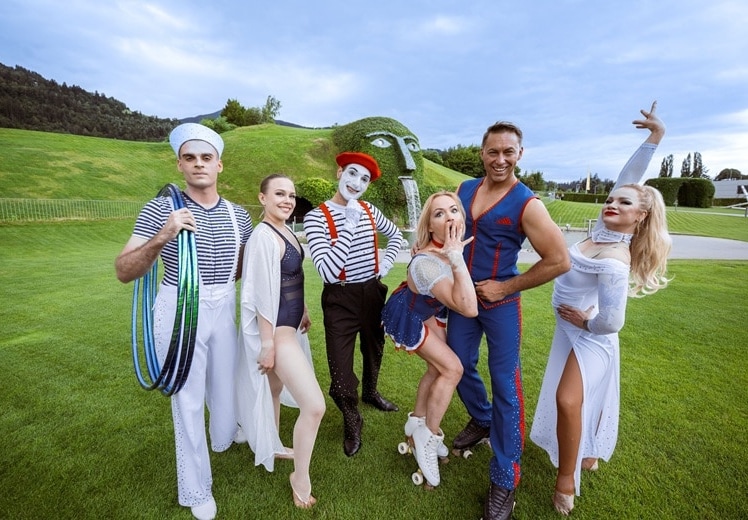 Swarovski Kristallwelten: Roncalli realisiert französisches Zirkusfestival
