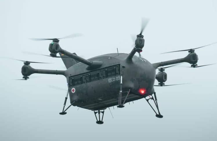 Die Bundeswehr testet die Rettungsdrohne "Grille" von AVILUS im Rahmen eines Innovationsprojekts für den unbemannten Patiententransport und medizinische Evakuierungen.