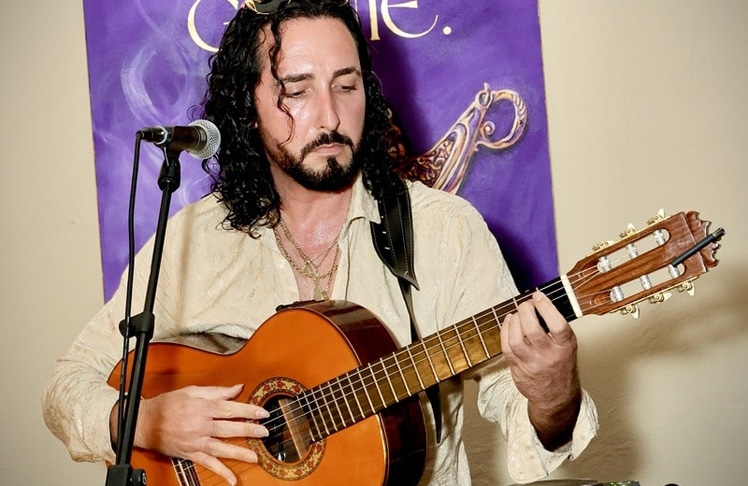 Flamencogitarrist Daniel de Alcalá sorgte mit seinem virtuosen Spiel für spanisches Flair in orientalischer Kulisse. © Uwe Erensmann