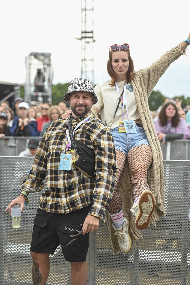 Felix von Jascheroff und Alexandra Sophie Winterberg im Publikum (Bild: Brauer Photos / O. Walterscheid)