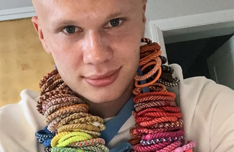 © Erling Haaland ist Markenbotschafter der Knnekki-Haarbänder des norwegischen Herstellers Bon Dep. Die praktischen Gummis sind längst nicht mehr nur bei jungen Mädchen angesagt. © Kknekki/Bon Dep