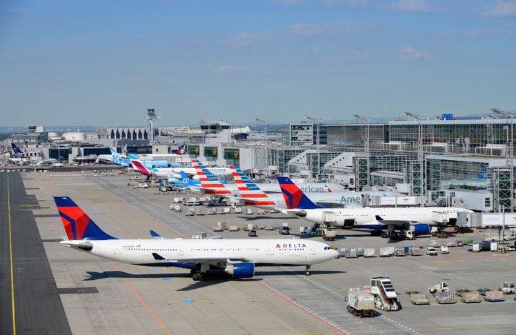Flugzeuge am Frankfurter Flughafen: Während das Flugangebot in Deutschland insgesamt kaum wächst, zählt Frankfurt zu den Standorten, die ihre Kapazitäten weiter ausbauen.