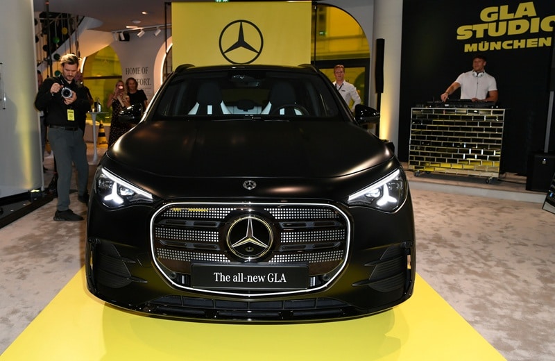 Der neue GLA von vorne (Bild: Brauer Photos / Sabine Brauer)
