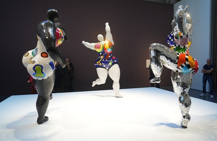 "Les Trois Grâces" und diverse weitere Werke von Niki de Saint Phalle werden bis Samstag, 22. August in der Berliner Galerie Judin ausgestellt