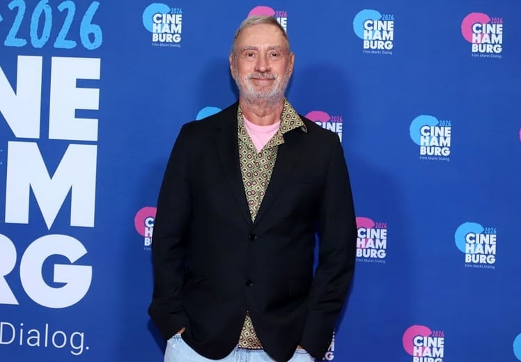 Roland Emmerich nimmt Gläserne Leinwand entgegen