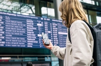 Bahn rüstet Reiseinfos mit KI und Echtzeitdaten auf