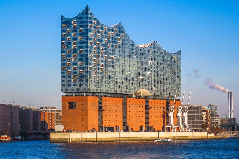 Die Elbphilharmonie in Hamburg erreicht im Ranking der neuen Weltwunder Platz drei und ist damit eines von zwei deutschen Bauwerken unter den Top vier. © Hackercatxxy/Wikimedia