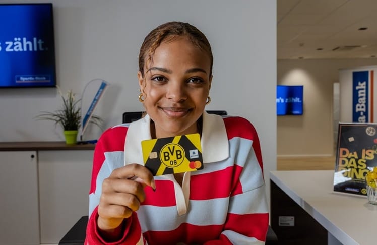 Mit der Schwarzgelben Girocard können BVB-Fans ihre Zugehörigkeit auch beim alltäglichen Einkauf zum Ausdruck bringen