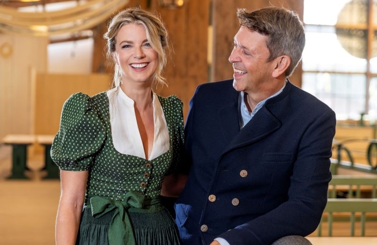 Im Interview mit LEADERSNET sprechen Peter und Franziska Reichert von der Bräurosl über das Oktoberfest 2026, Führung von 500 Mitarbeitenden, Digitalisierung, Tradition und den Wiesn-Bierpreis.