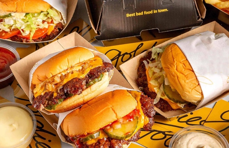 Flachgedrückte, besonders knusprige Patties, dazu superskinny Pommes: Mit ihrem Smashburger-Konzept und Spitzenproduktqualität hat Goldies seine Kunden überzeugt.