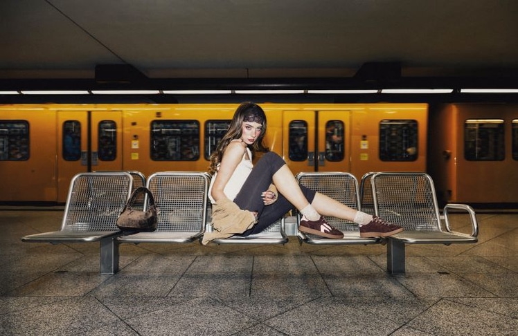 Kayla Shyx steht im Mittelpunkt der neuen Gen-Z-Kampagne von Deichmann und Fila.
