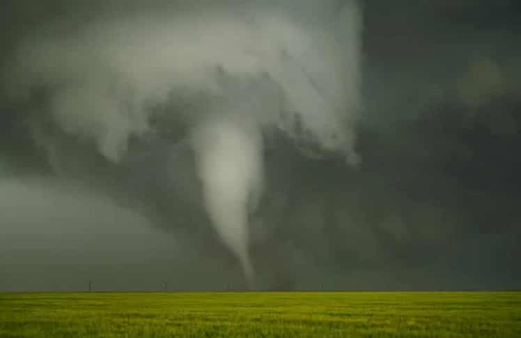 Tornado als Extremwetterrisiko: Die Wirbelstürme können auch in Deutschland auftreten und für Unternehmen, Infrastruktur und Versicherer erhebliche Schäden verursachen.
