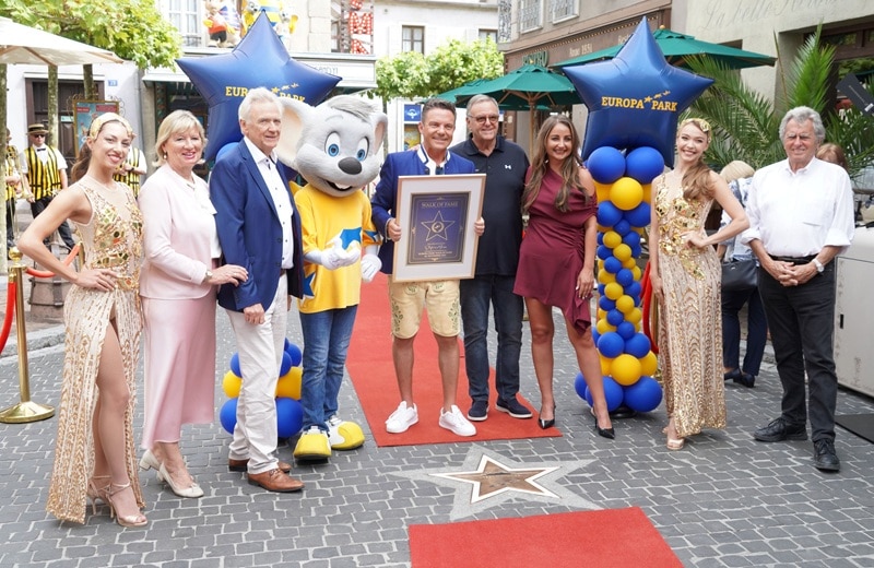 Versammelte Gratulanten im Europa-Park (Bild: Brauer Photos / G. Hofer)