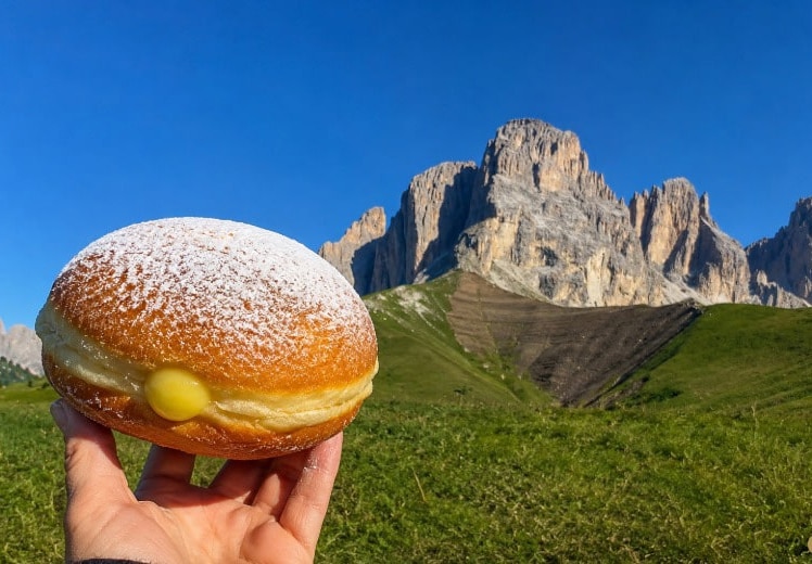 Warum ganz Italien im Sommer über einen Riesenkrapfen und eine Berghütte sprach