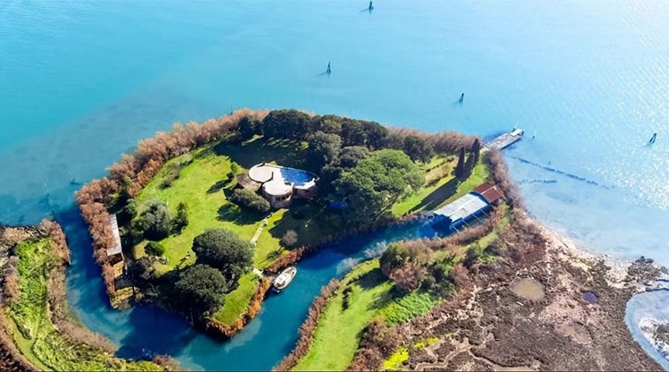 © Lionard Luxury Real Estate