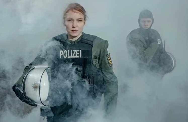 Nachdem das Drama "Die Nichte des Polizisten" von Regisseur Dustin Loose im März bereits einen Grimme-Preis in der Kategorie Fiktion gewonnen hat, sind die Voraussetzungen beim Deutschen Fernsehpreis mit vier Nominierungen ebenfalls überdurchschnittlich gut