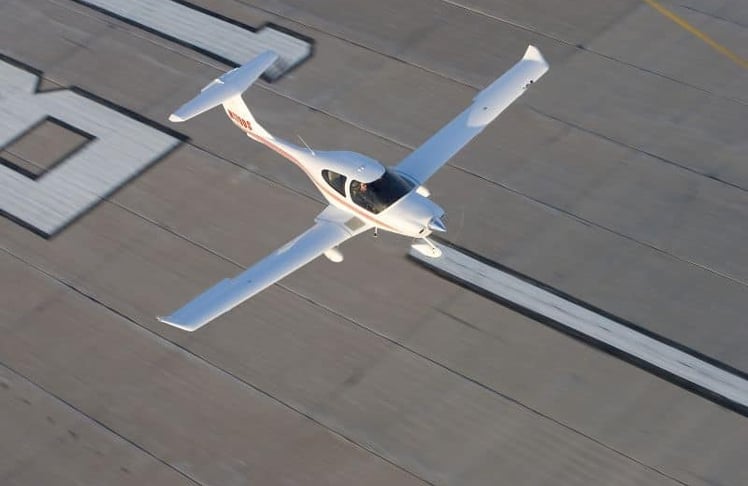 Lufthansa Aviation Training setzt bei der fliegerischen Erstausbildung der angehenden Luftwaffenpilot:innen auf Schulungsflugzeuge vom Typ Diamond DA40 NG.