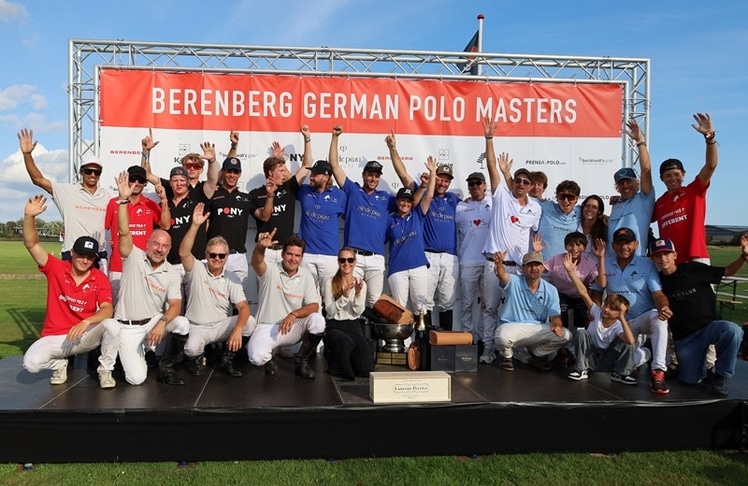 Die sechs Teams auf dem Abschlussfoto der Berenberg German Polo Masters am Sonntag, 02. August 2026 auf Sylt
