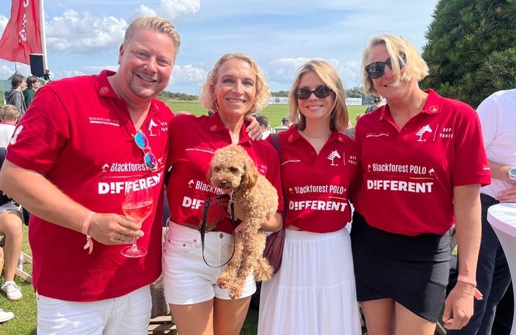 Christian Sonntag mit Familie und Hund